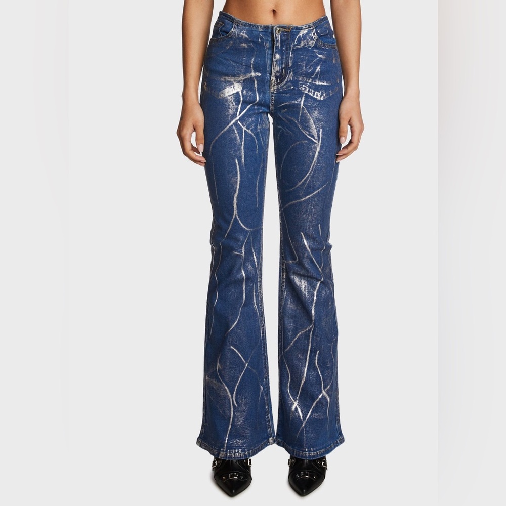 NWT METALLIC COATED LOW RISE FLARED JEANS

EDIKTED